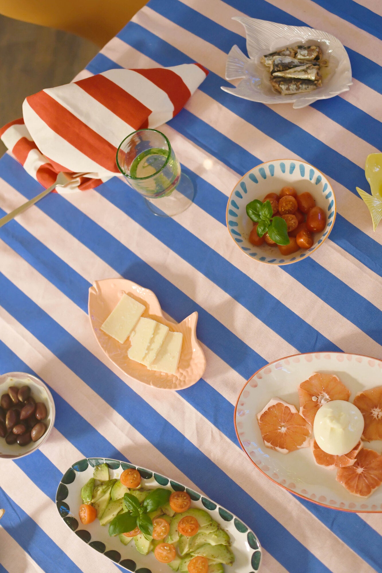 Stribet dug, rosa/blå - 140x250 cm.